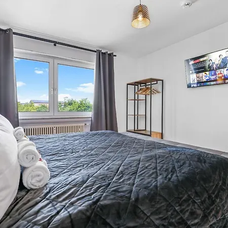 Apart21 Zentrale Design Wohnung, 70qm, Parkplatz, Netflix, Balkon, Nahe Audi *