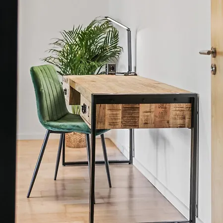 Apart21 Zentrale Design Wohnung, 70qm, Parkplatz, Netflix, Balkon, Nahe Audi