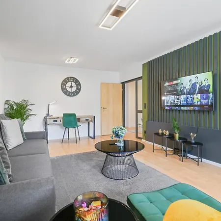 Apart21 Zentrale Design Wohnung, 70qm, Parkplatz, Netflix, Balkon, Nahe Audi Apartment *