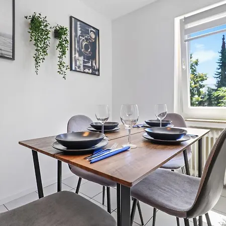 Apart21 Zentrale Design Wohnung, 70qm, Parkplatz, Netflix, Balkon, Nahe Audi